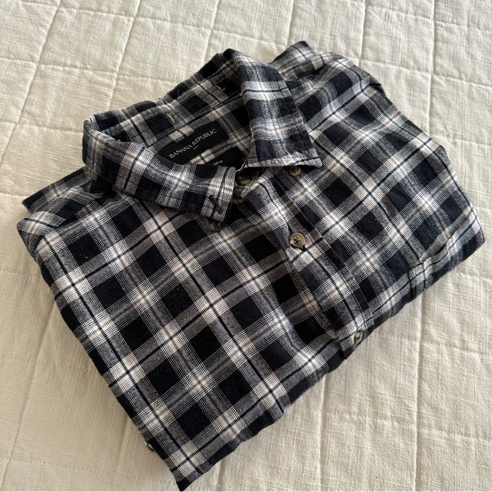 | banana republic outlet • collared flannel plaid button down shirt • large |